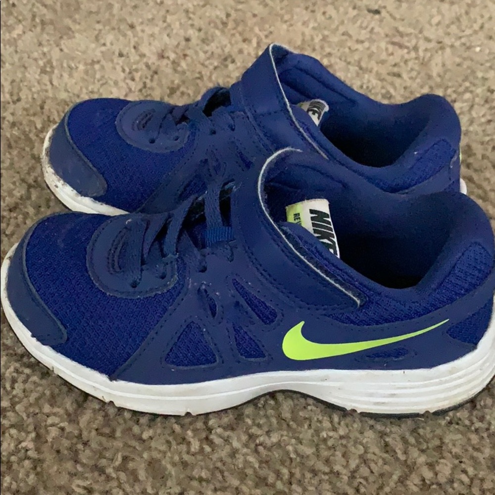 Nike Revolution 2 Boys Shoes